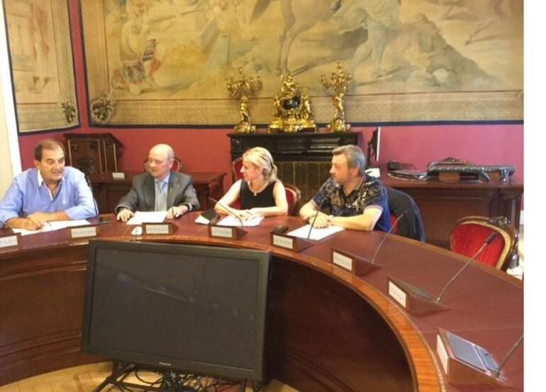 Sindicatos, patronal y PAR