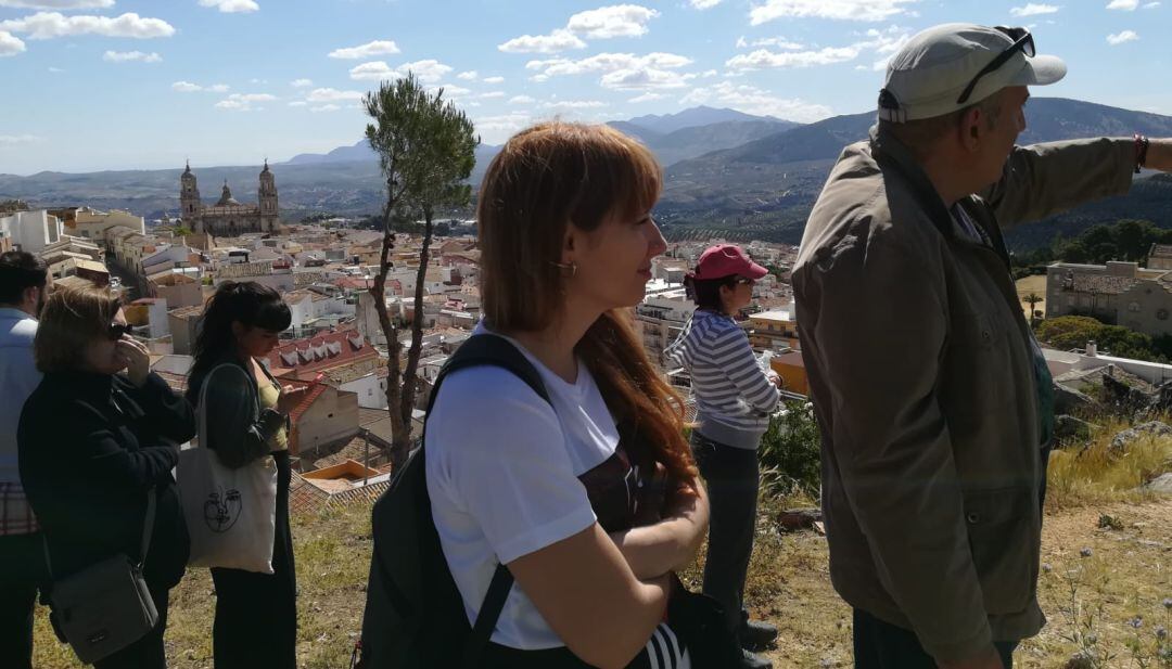 Mar Rodríguez, acompañada de parte de su equipo electoral, visitando los bellos balcones naturales de Jaén