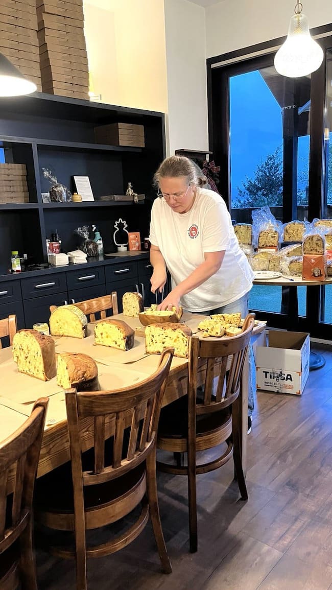 Anna Mayer (Panepanna), durante la cata a ciegas de 'panettones'.
