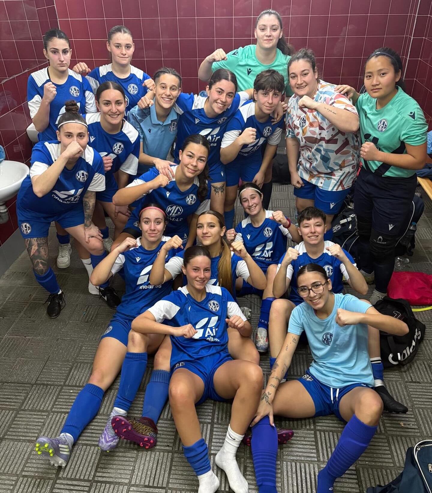 Jugadoras del Xerez Féminas celebran la victoria tras el partido
