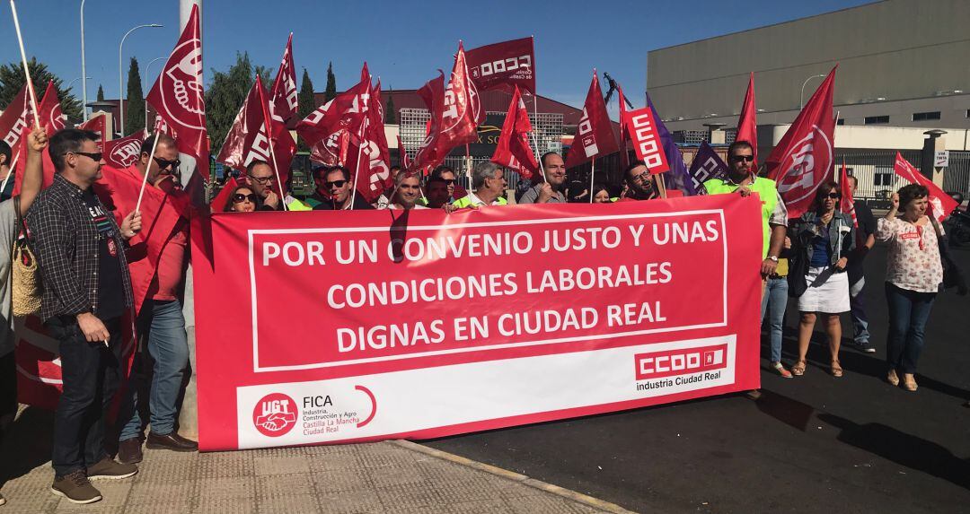 Los trabajadores del sector de vinícolas durante una de sus concentraciones