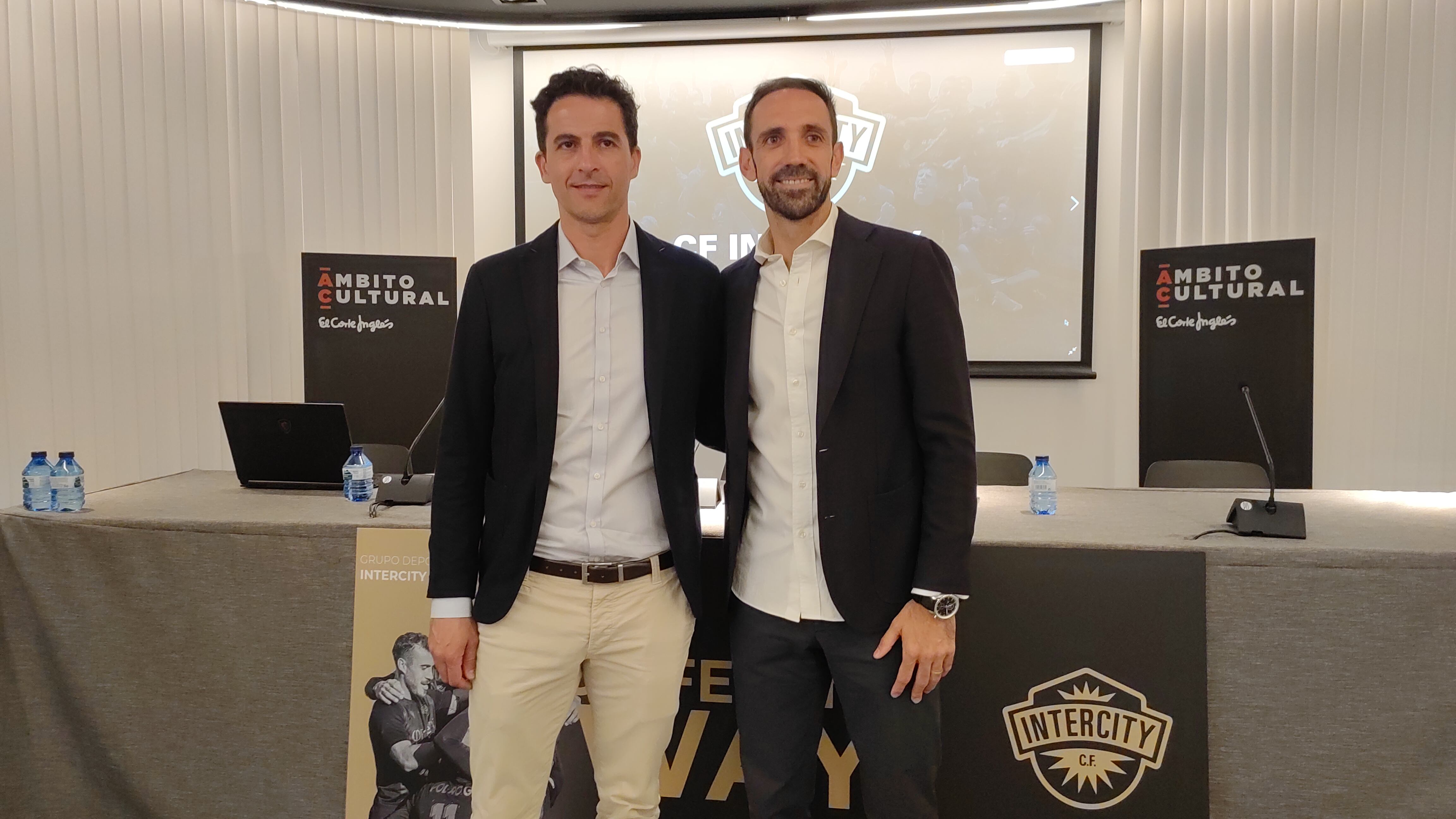 Juanfran Torres y Jorge López, vicepresidente deportivo y director deportivo del Intercity