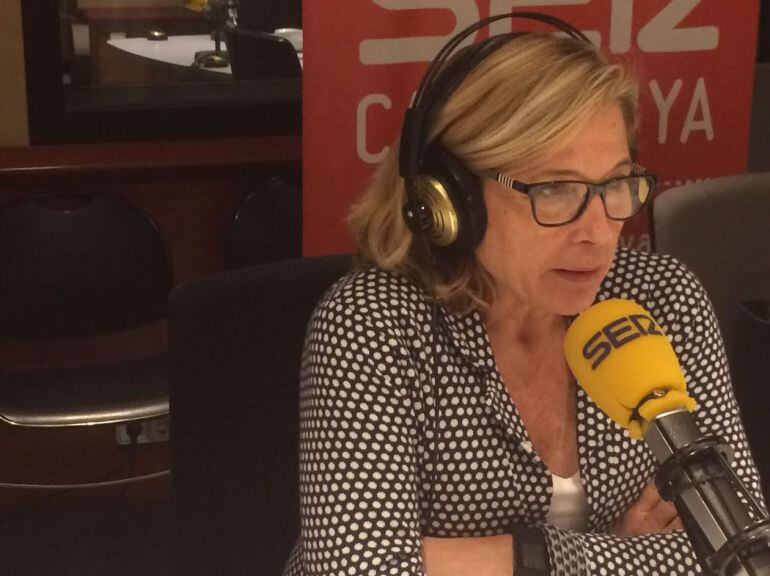 Joana Ortega, exvicepresidenta catalana, en los estudios de Radio Barcelona