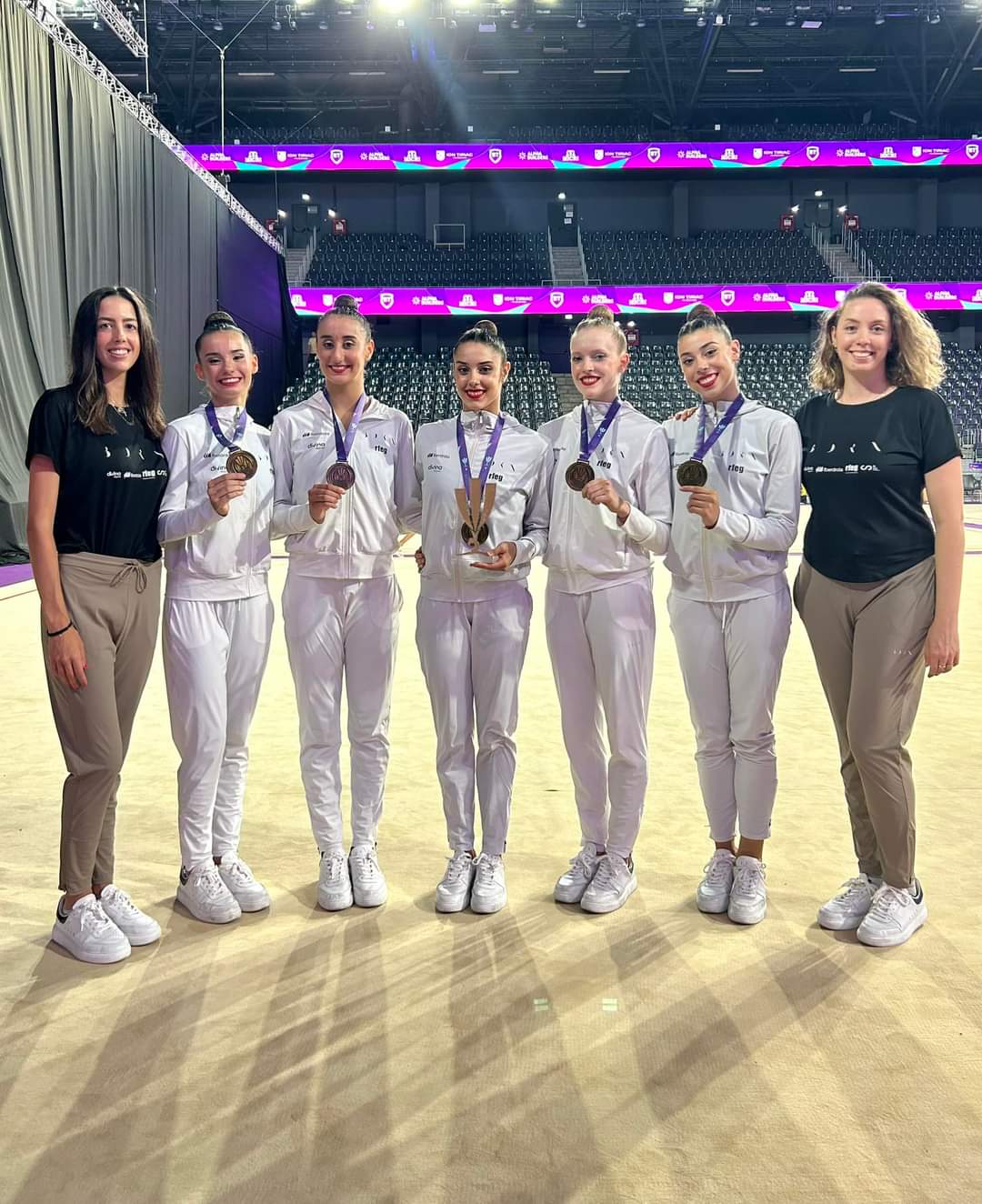 Inés  Bergua, segunda por la izquierda, junto al reto de la selección española