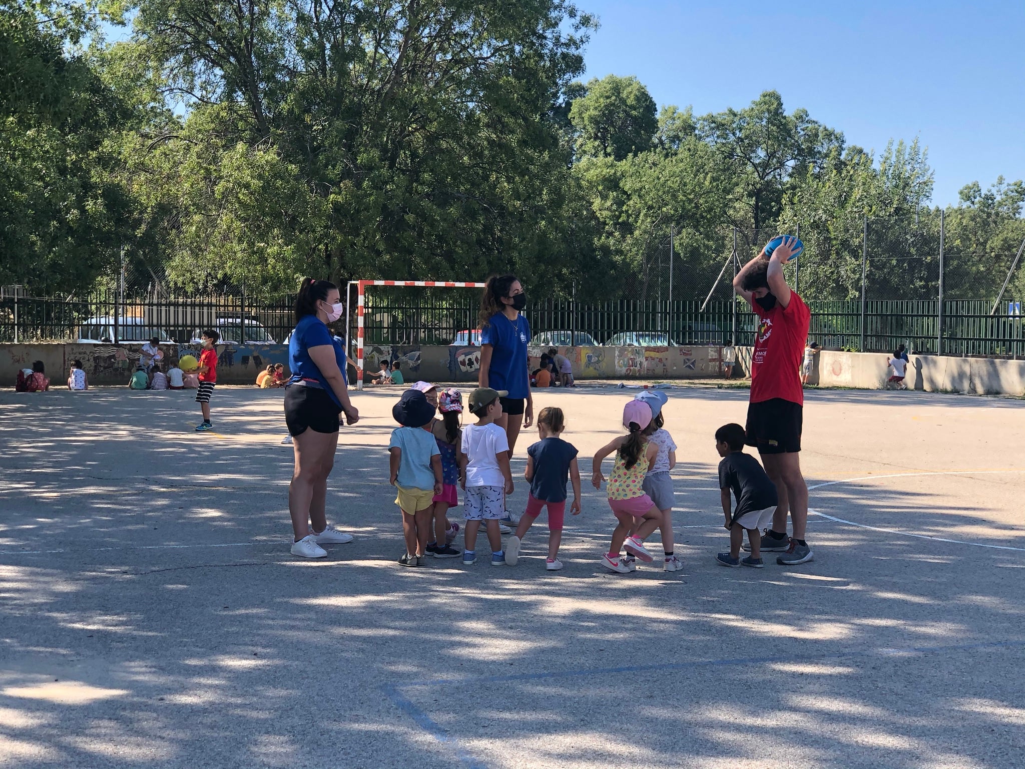 Se suman el campus de voluntariado juvenil para los jóvenes de 15 a 17 años y el campamento ACT&PLAY para fomentar su desarrollo personal, físico y mental