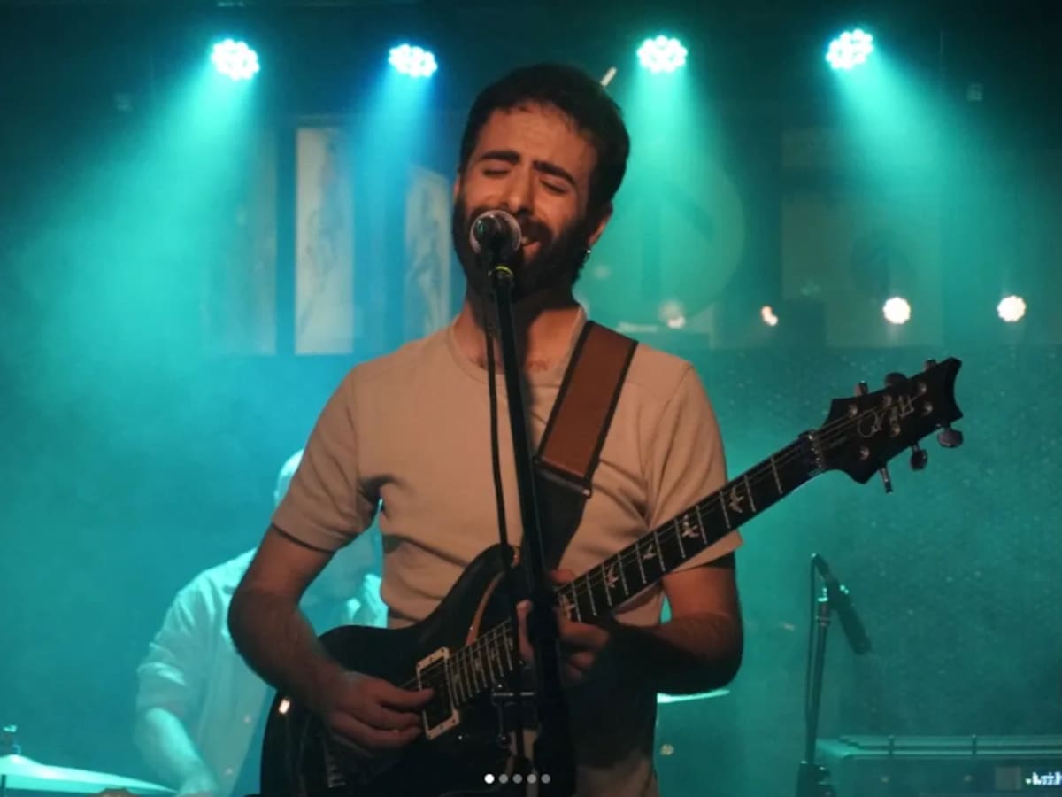 Álvaro Basanta, el analista musical de Cantabria que conquista las redes con su forma de escuchar la música