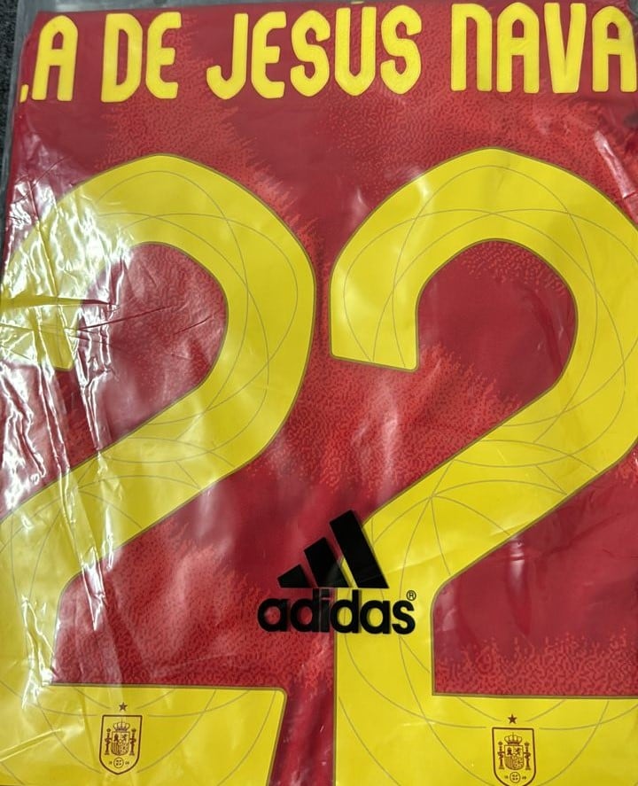 Camiseta de la Selección española con un error en la serigrafía con el nombre &quot;La de Jesús Navas&quot;. (x.com @mivida_sfc)