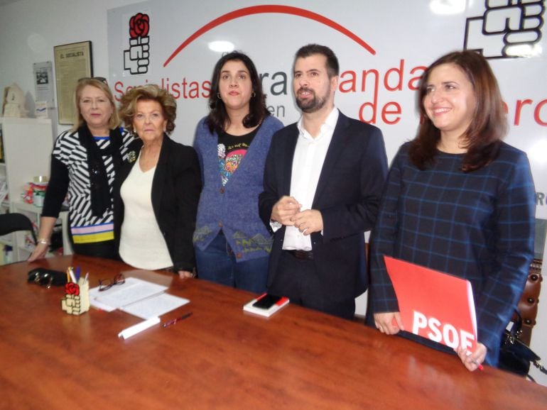 De izq.a dcha. Amparo Simón, Leonisa Ull, Mar Alcalde, Luis Tudanca y Esther Peña
