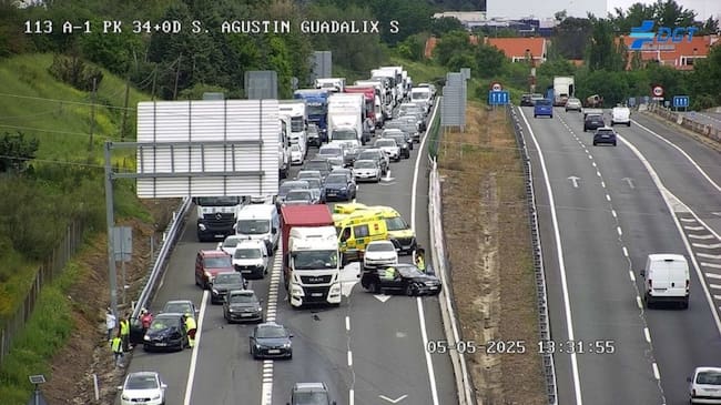 Un accidente múltiple en la A-1 dirección Madrid genera retenciones a la altura de San Agustín del Guadalix