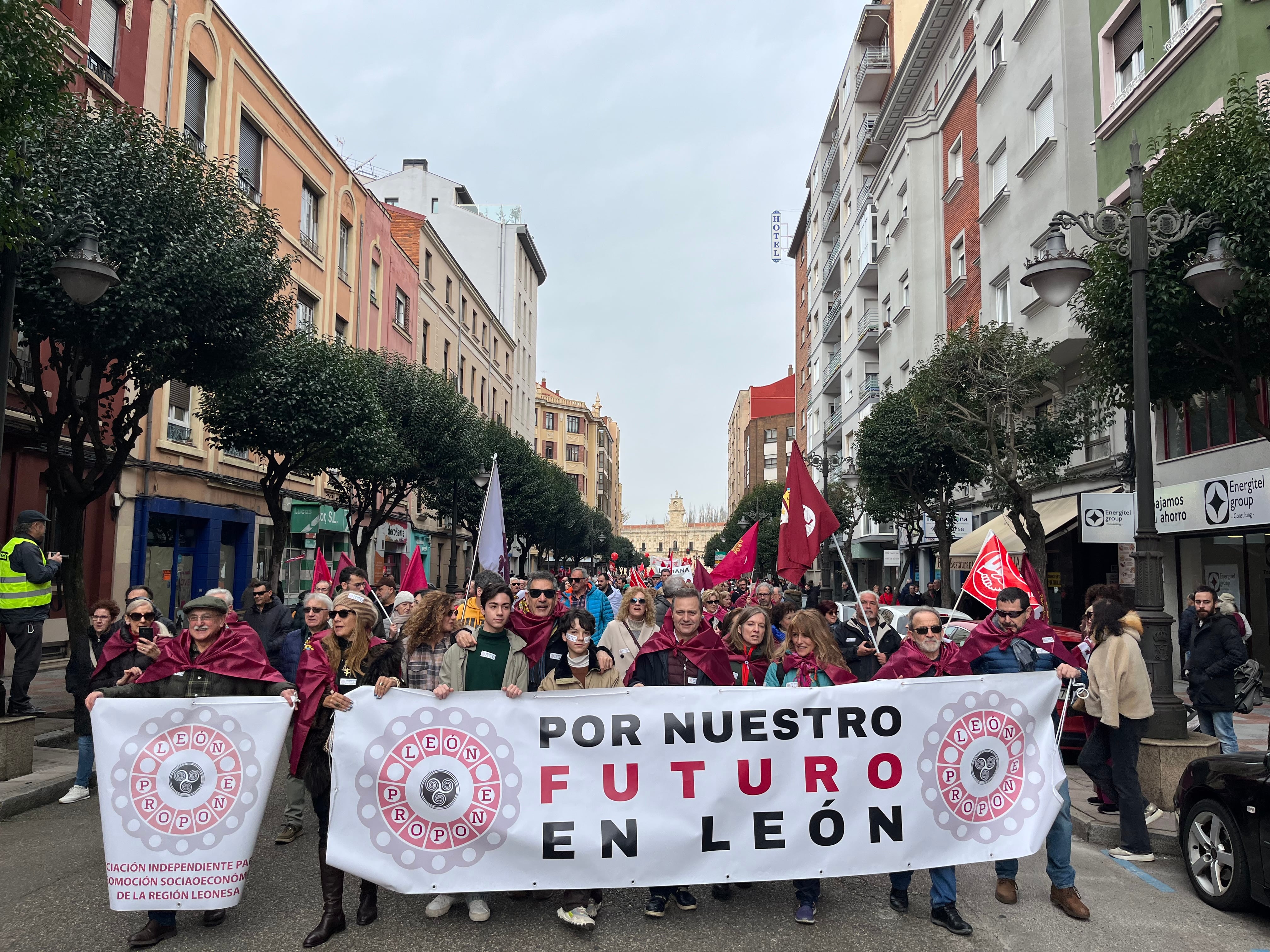 Otra pancarta clama por un futuro en la provincia