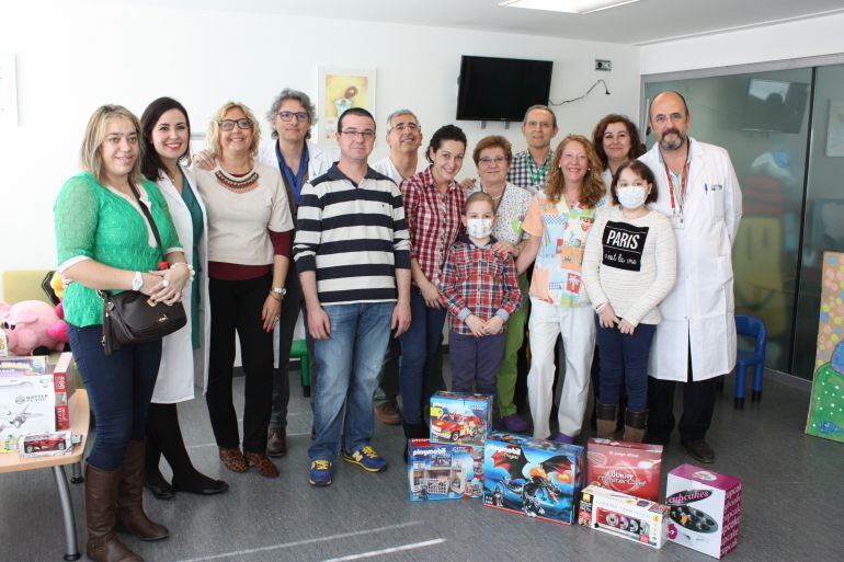 Foto de familia con los &#039;pequeños héroes&#039;