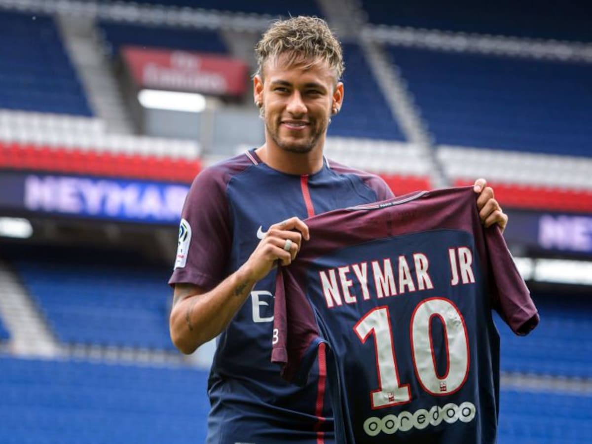 Neymar, presented as a PSG player.