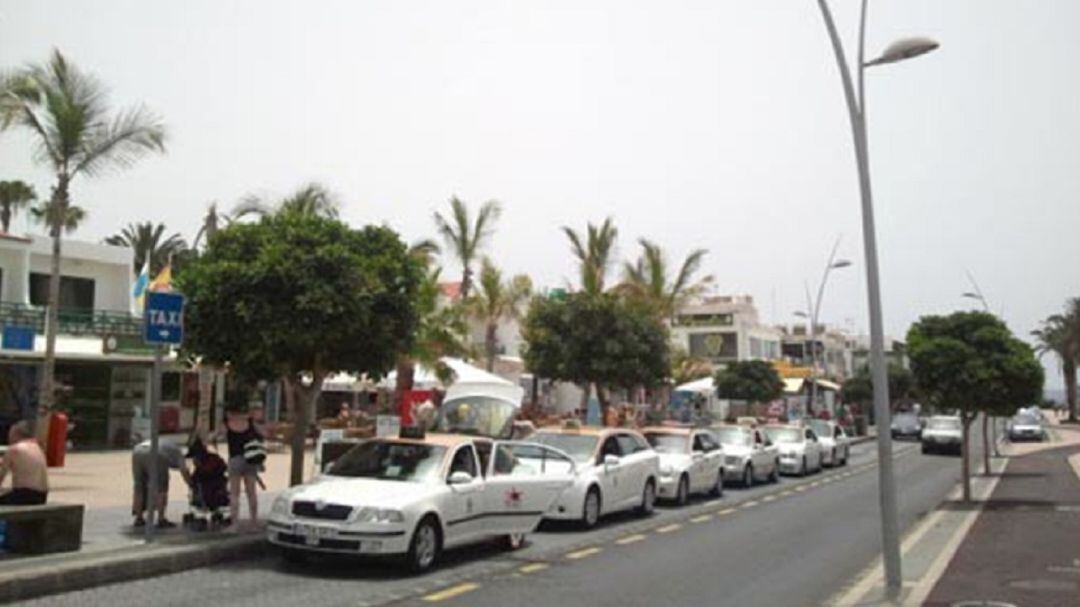 Parada de taxi en Puerto del Carmen, en el municipio lanzaroteño de Tías.