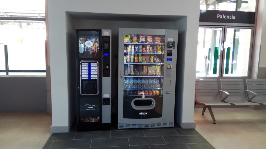 Máquina de vending instalada este jueves en la estación de ferrocarril de Palencia