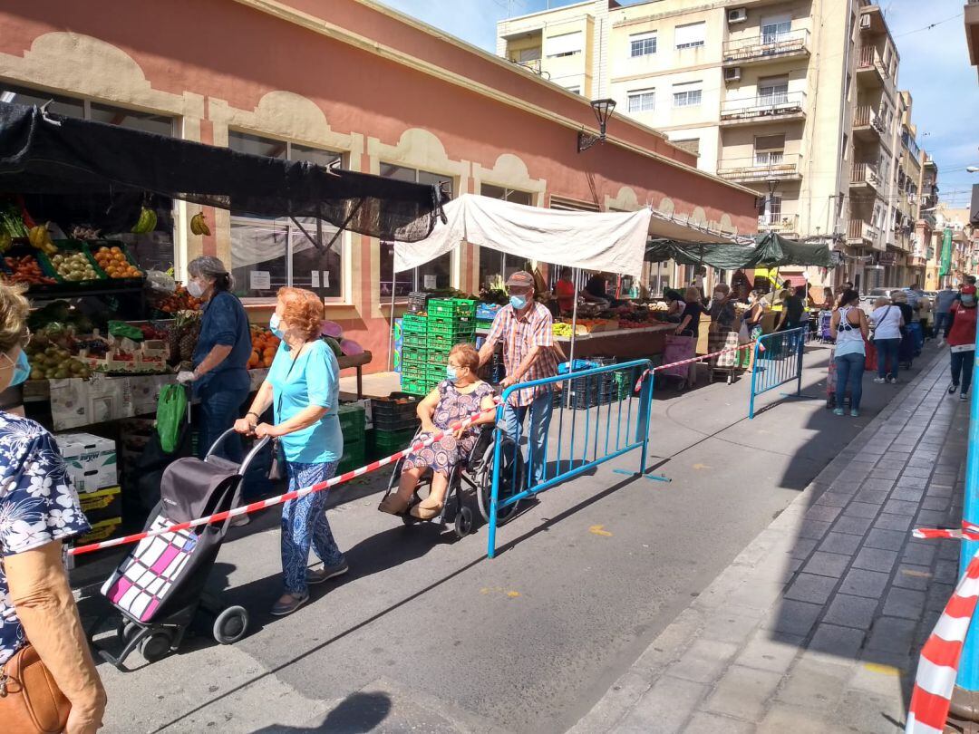 El Mercadillo de Carolinas esta mañana, en el día de su reapertura dentro de la desescalada.