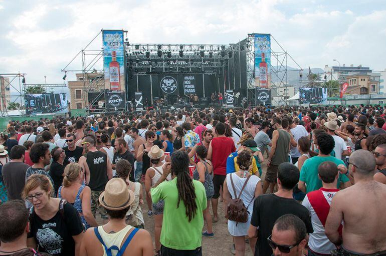 40.000 fieles hacen de Adra la capital del rock.