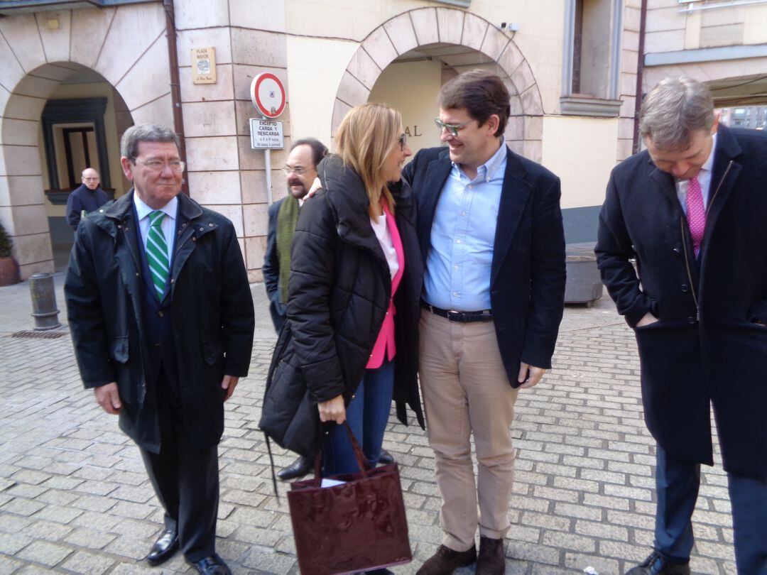 La primera visita a Aranda de este año de Alfonso Fernández Mañueco ha sido para respaldar oficialmente a Raquel González como candidata