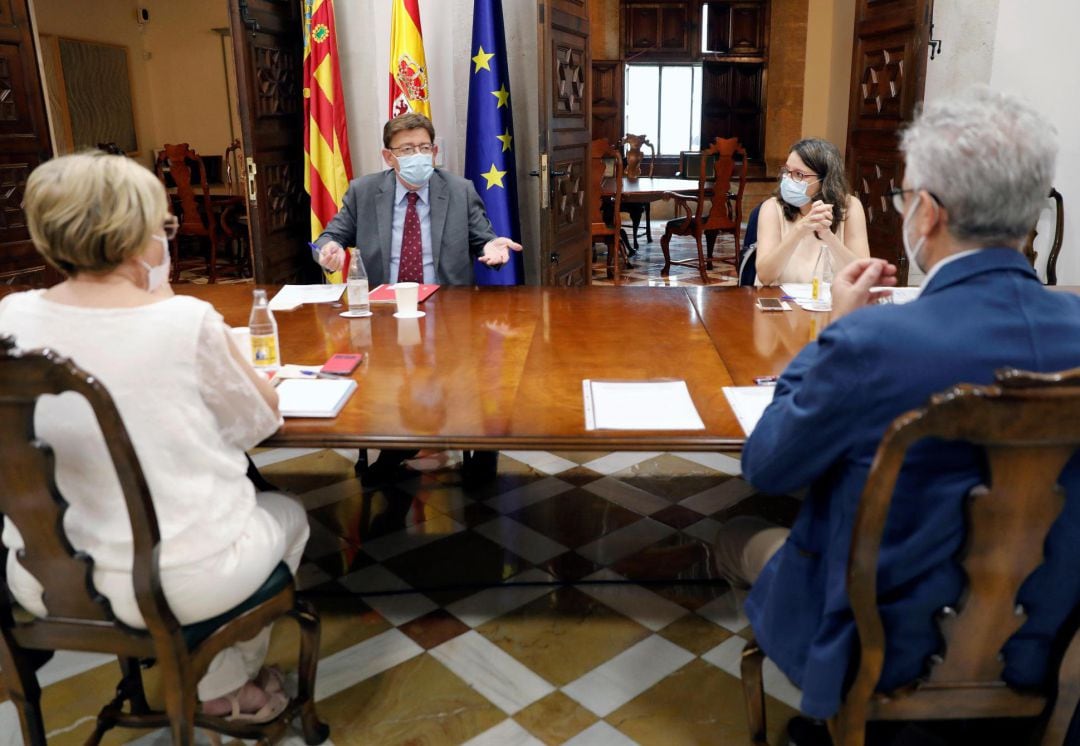 Puig, junto a Mónica Oltra, Ana Barceló y Rafael Tabarés.