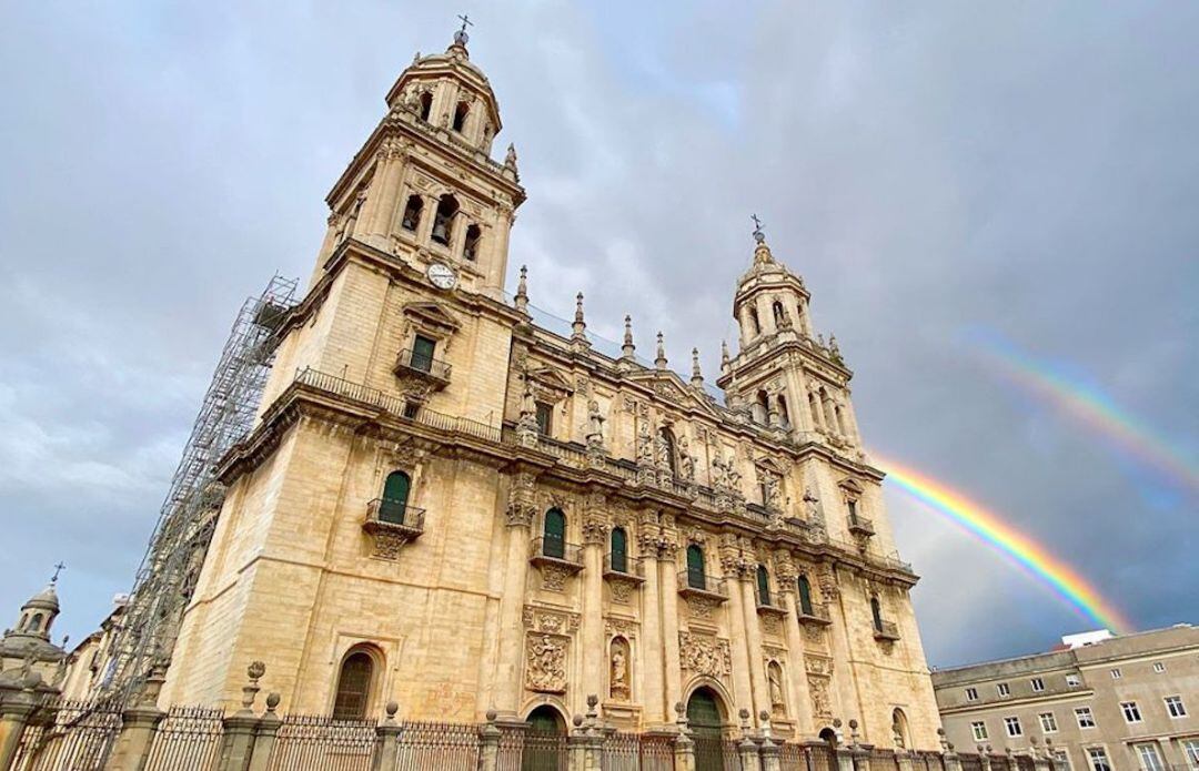 Fachada de la Catedral de Jaén después de un día de lluvia.