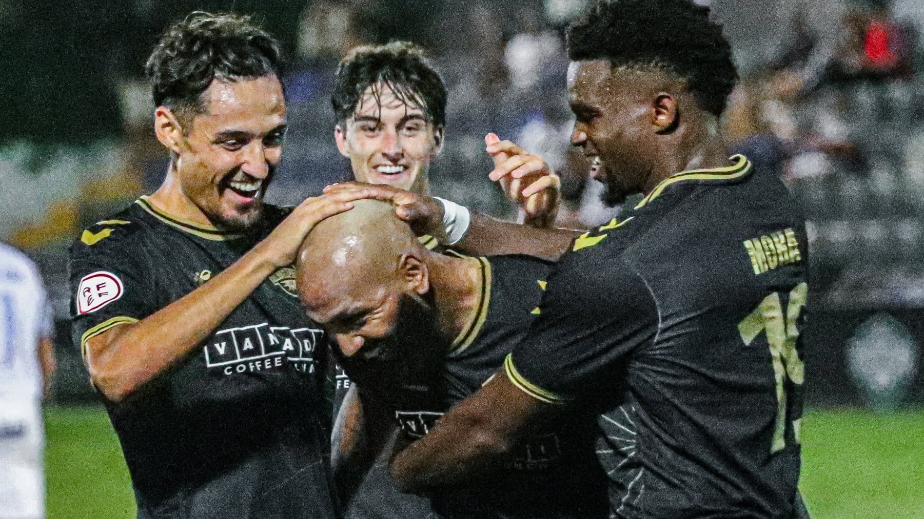 Emilio NSue celebra el gol ante San Fernando