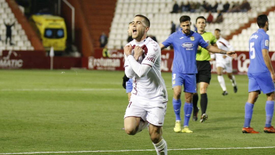 Álvaro Jimenez celebra un gol con el Albacete