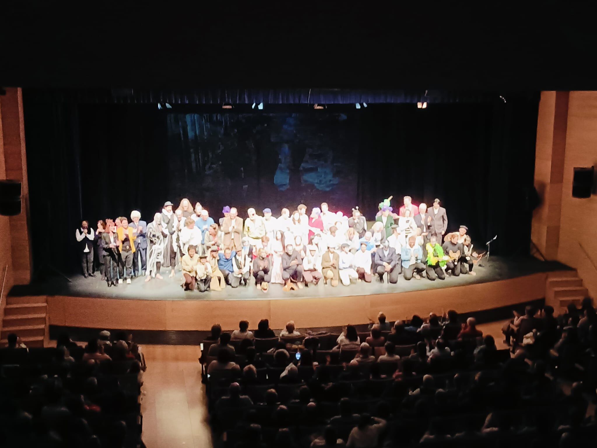 El escenario se llenó tanto como la platea