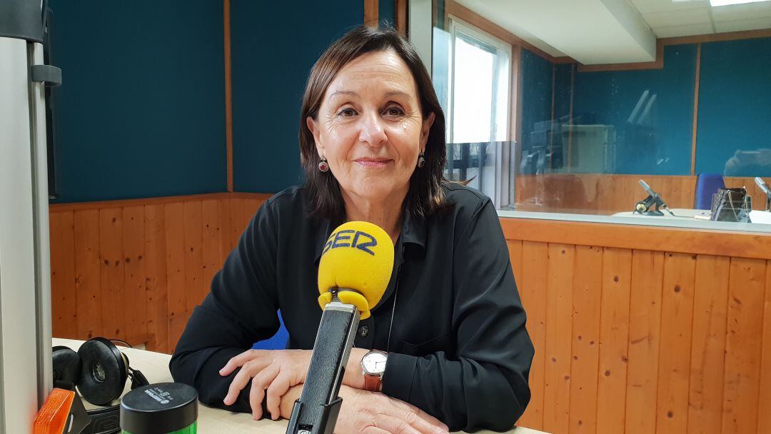 Dolores Gorostiaga en el estudio de Radio Santander