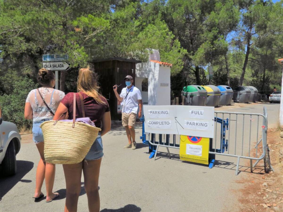 Sant Antoni inicia el servicio de control de acceso a Cala Salada