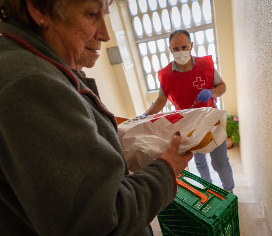 La institución solidaria ha puesto en marcha 'Cruz Roja Responde RECUPERACIÓN' para llegar a medio millón de personas en la Comunitat