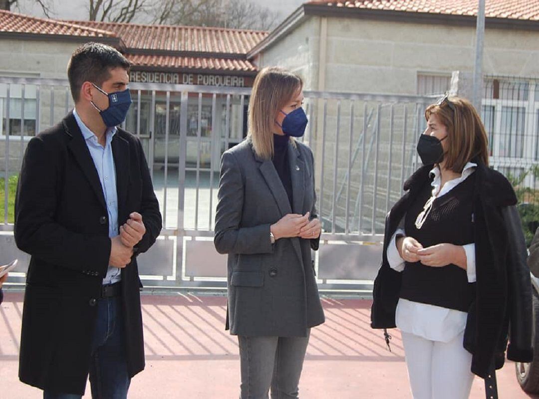 Fabiola García, conselleira de Política Social, en su visita a la residencia de Porqueira este mes de marzo