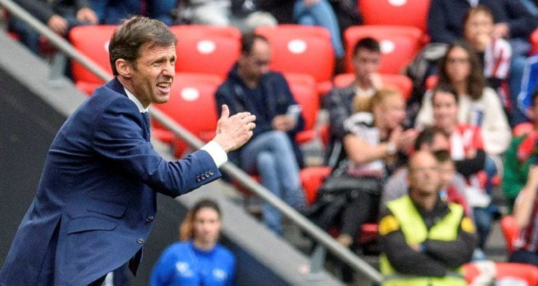 El entrenador del Athletic, José Ángel &quot;Cuco&quot; Ziganda, durante el partido correspondiente a la jornada 36 de LaLiga Santander de fútbol disputado hoy contra el Betis en el estadio de San Mamés Barria de Bilbao