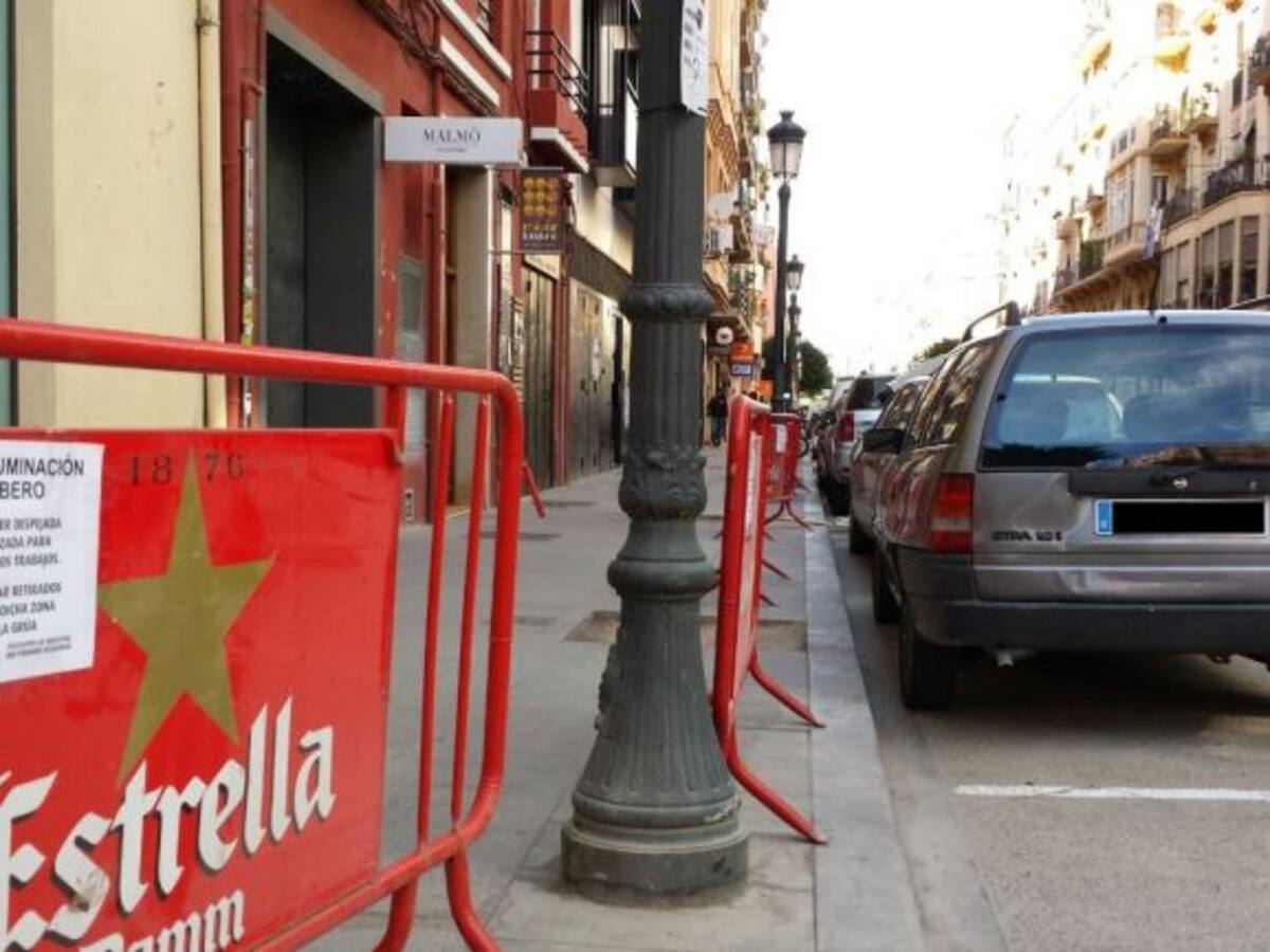 Los vecinos de Ruzafa piden retirar las terrazas en Fallas