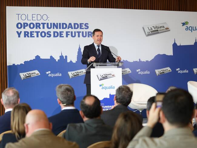 El alcalde de Toledo, Carlos Velázquez, durante el desayuno informativo, organizado por el diario La Tribuna en la mañana de este martes