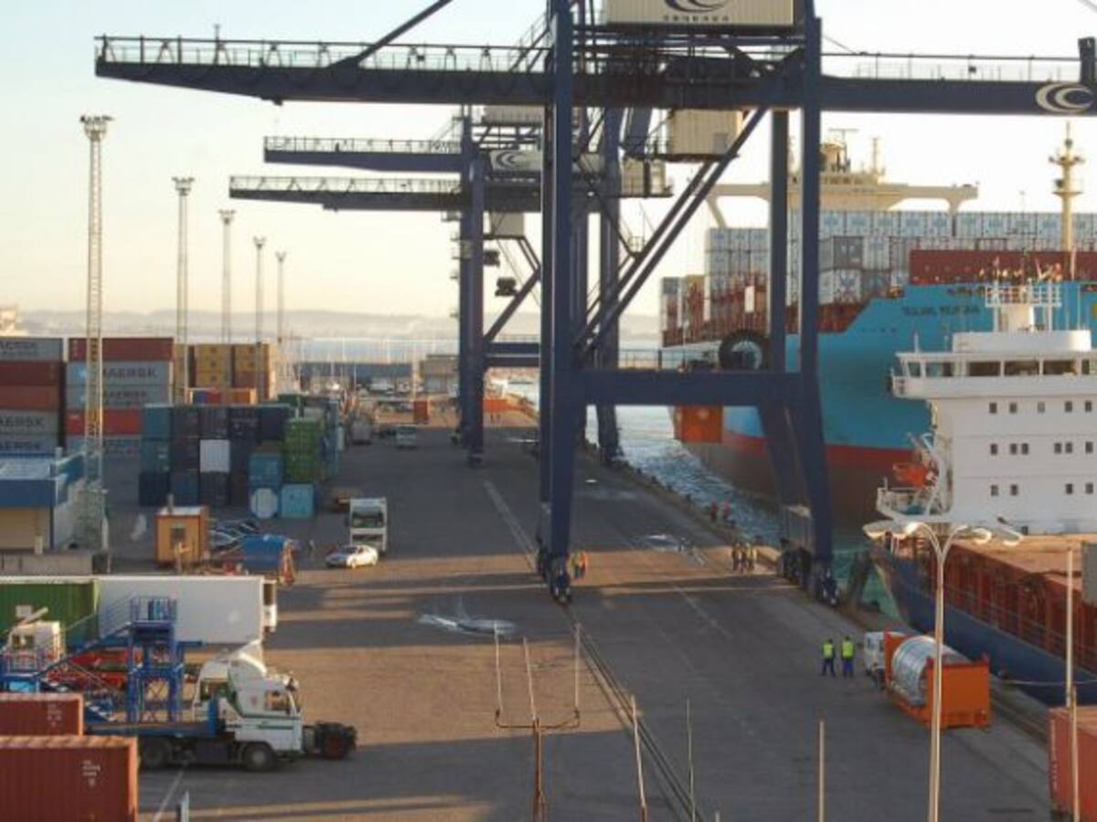 La naviera MSC abre una línea de transporte de contenedores desde Sevilla