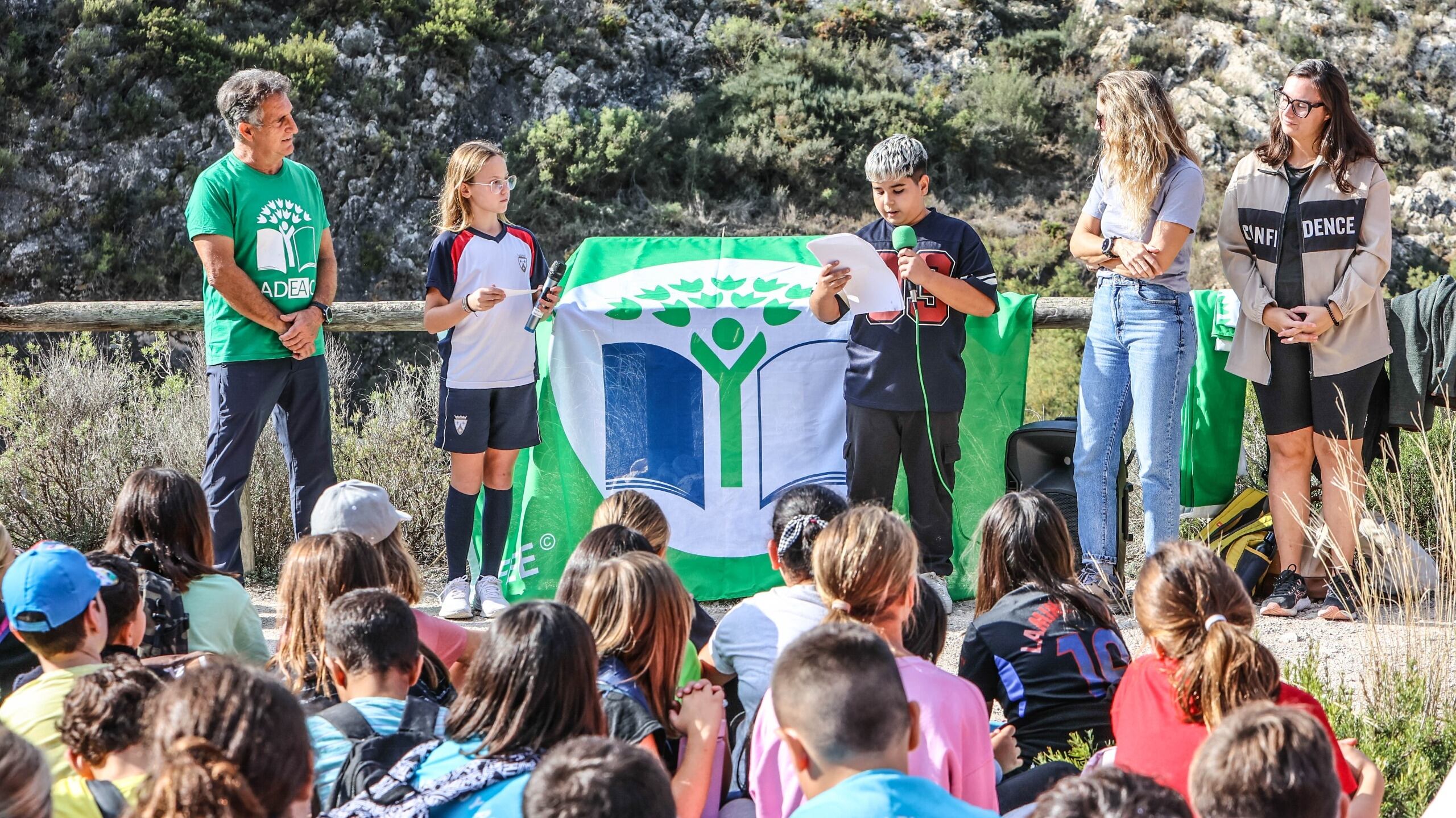 La entrega de distintivos se ha llevado a cabo en el pantano de Elda