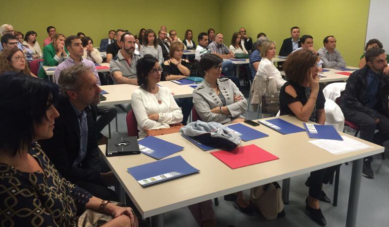 La conferencia llenó el Centro de Formación Plaza, en el polígono del SEPES