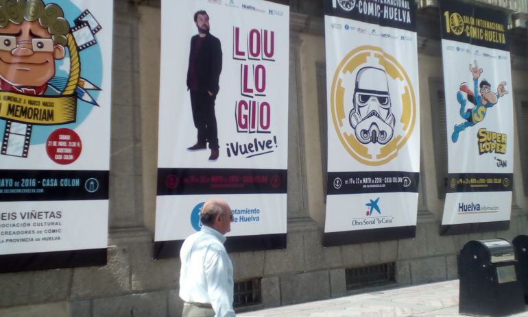 Carteles del Salón del Cómic de Huelva en la Gran Vía. 