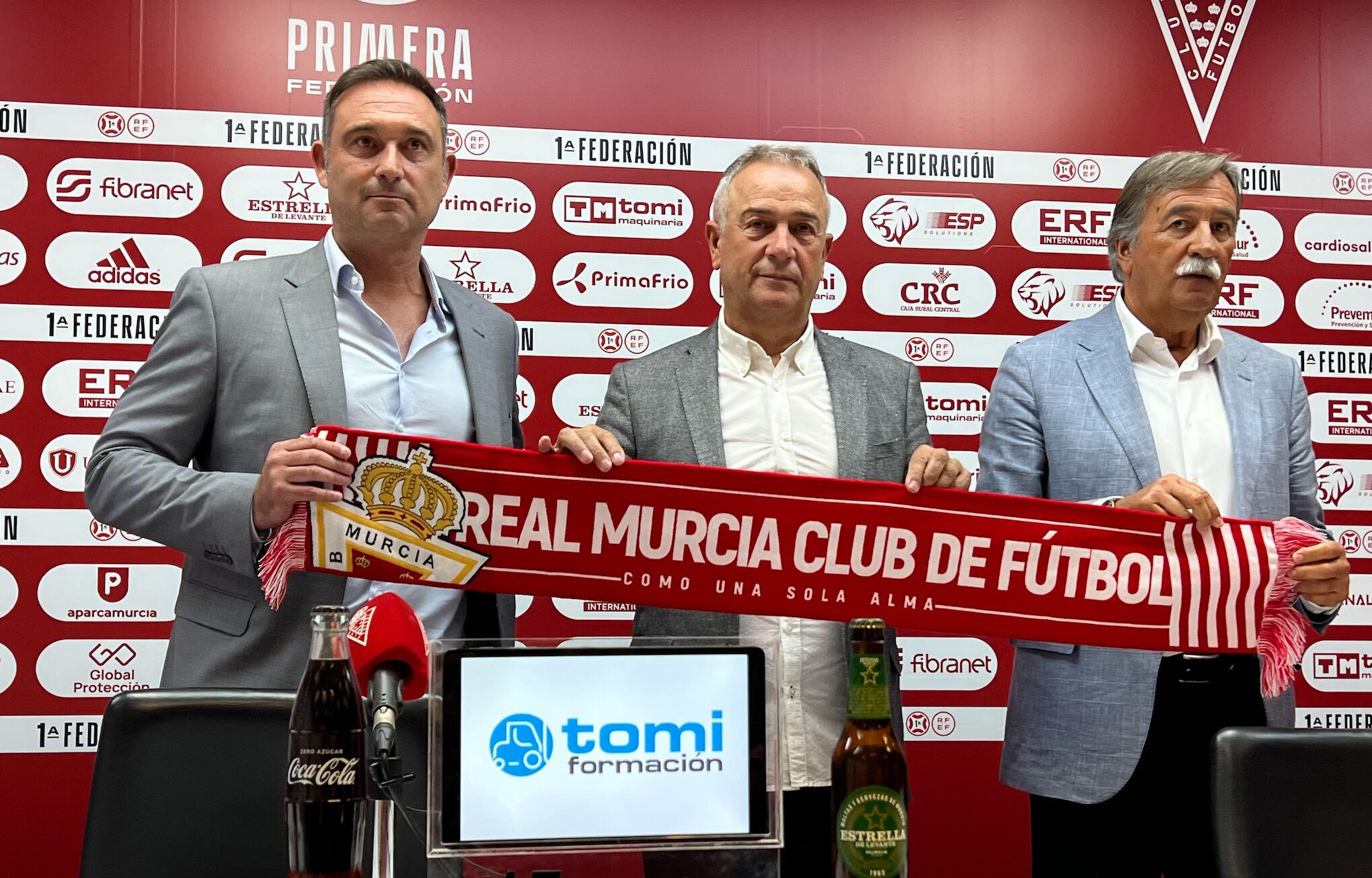 Javier Recio, Felipe Moreno y Antonio Pedreño en la presentación de Recio como director deportivo del Real Murcia