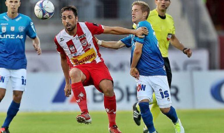 El centrocampista arandino con la camiseta del Kapfenberg austriaco la temporada pasada