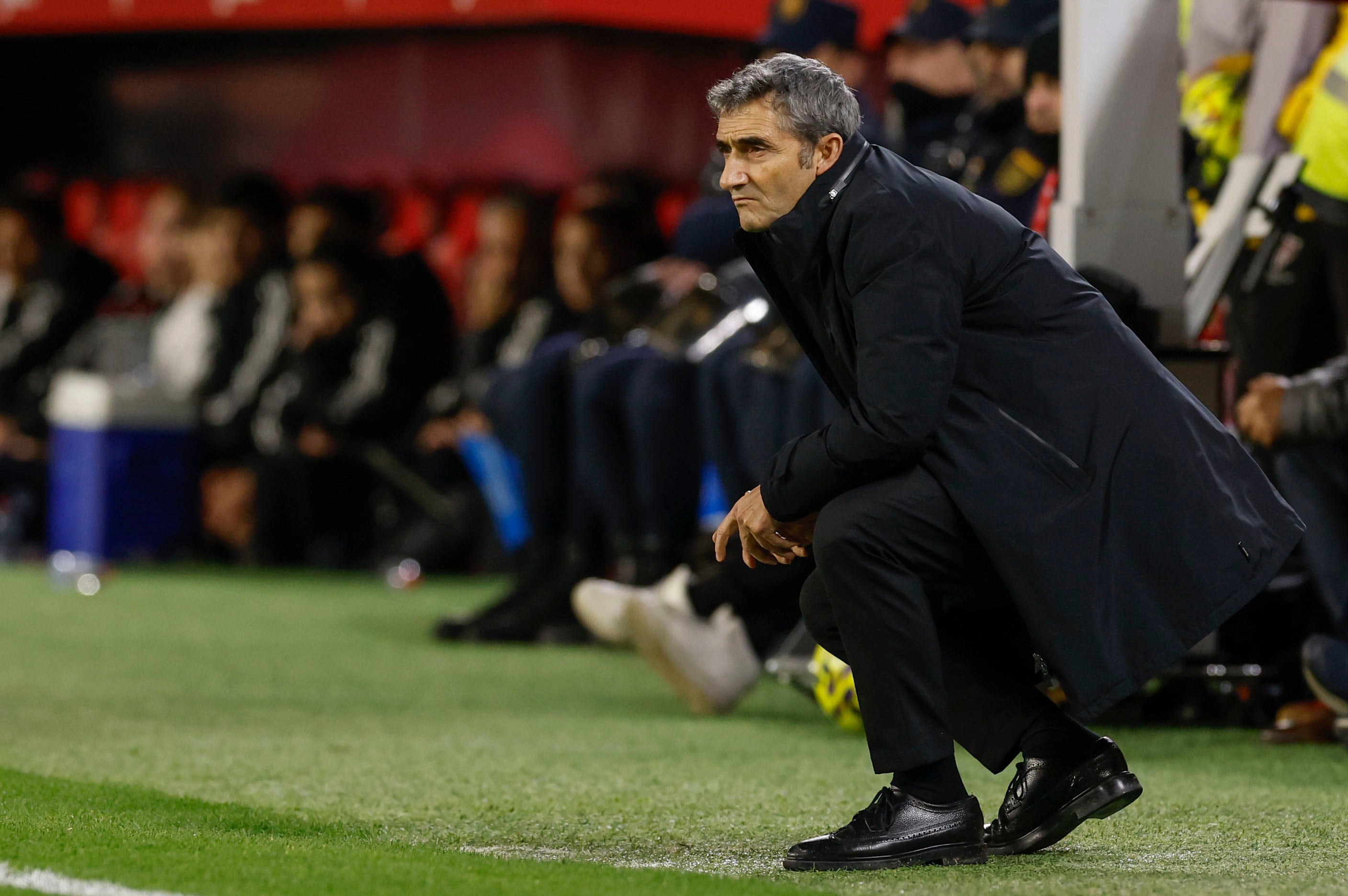 El técnico del Athletic Club, Ernesto Valverde, durante el encuentro correspondiente a la jornada 21 de Laliga EA Sports ante el Sevilla