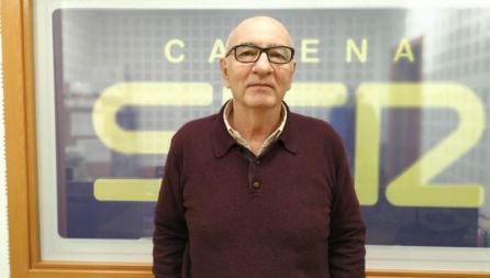 Antonio Vallejo, director de Medina Azahara, en el estudio de Radio Córdoba Cadena SER