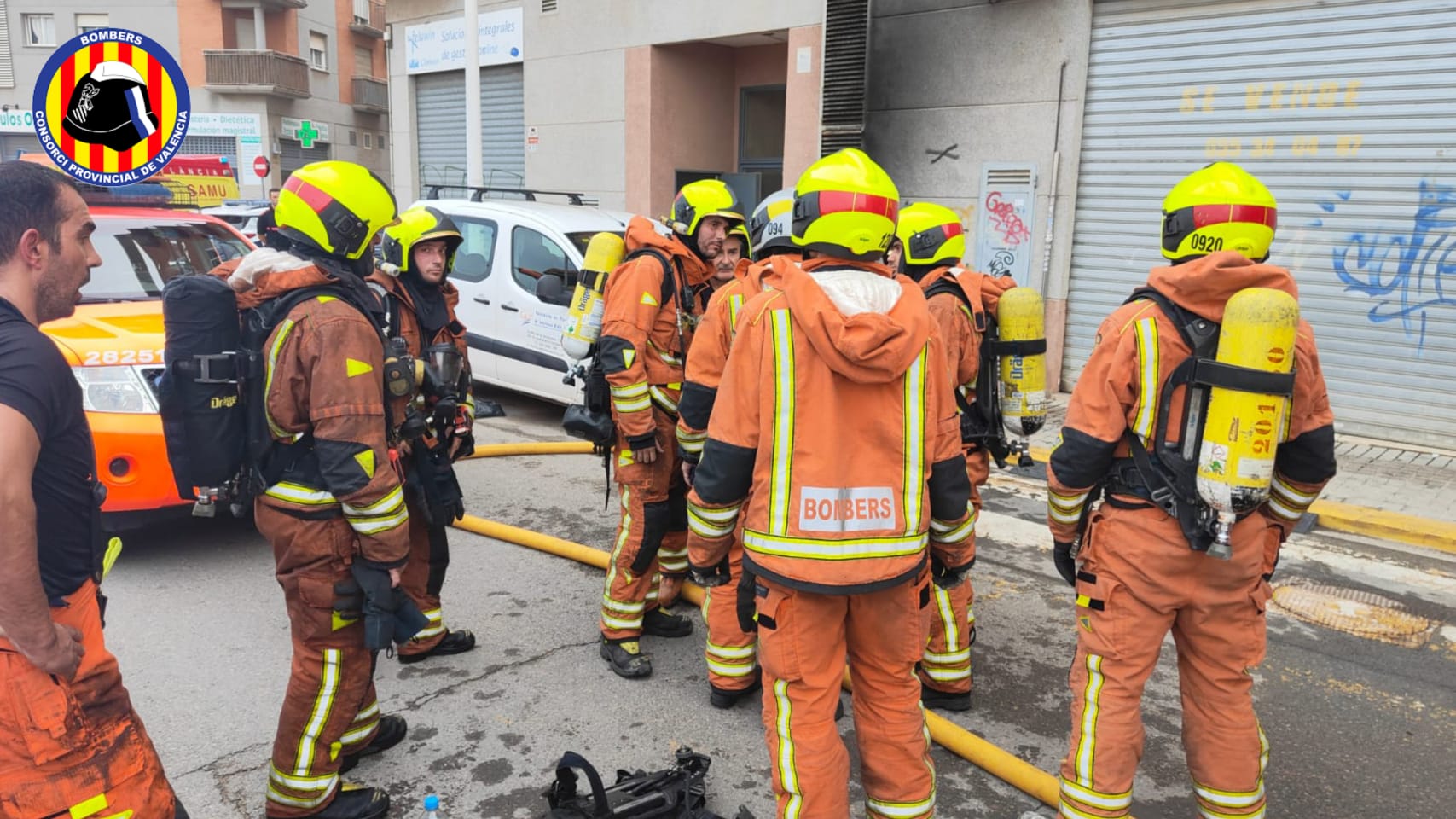 Muere una persona en el incendio de un garaje en Alboraia, que obliga a desalojar todo el edificio