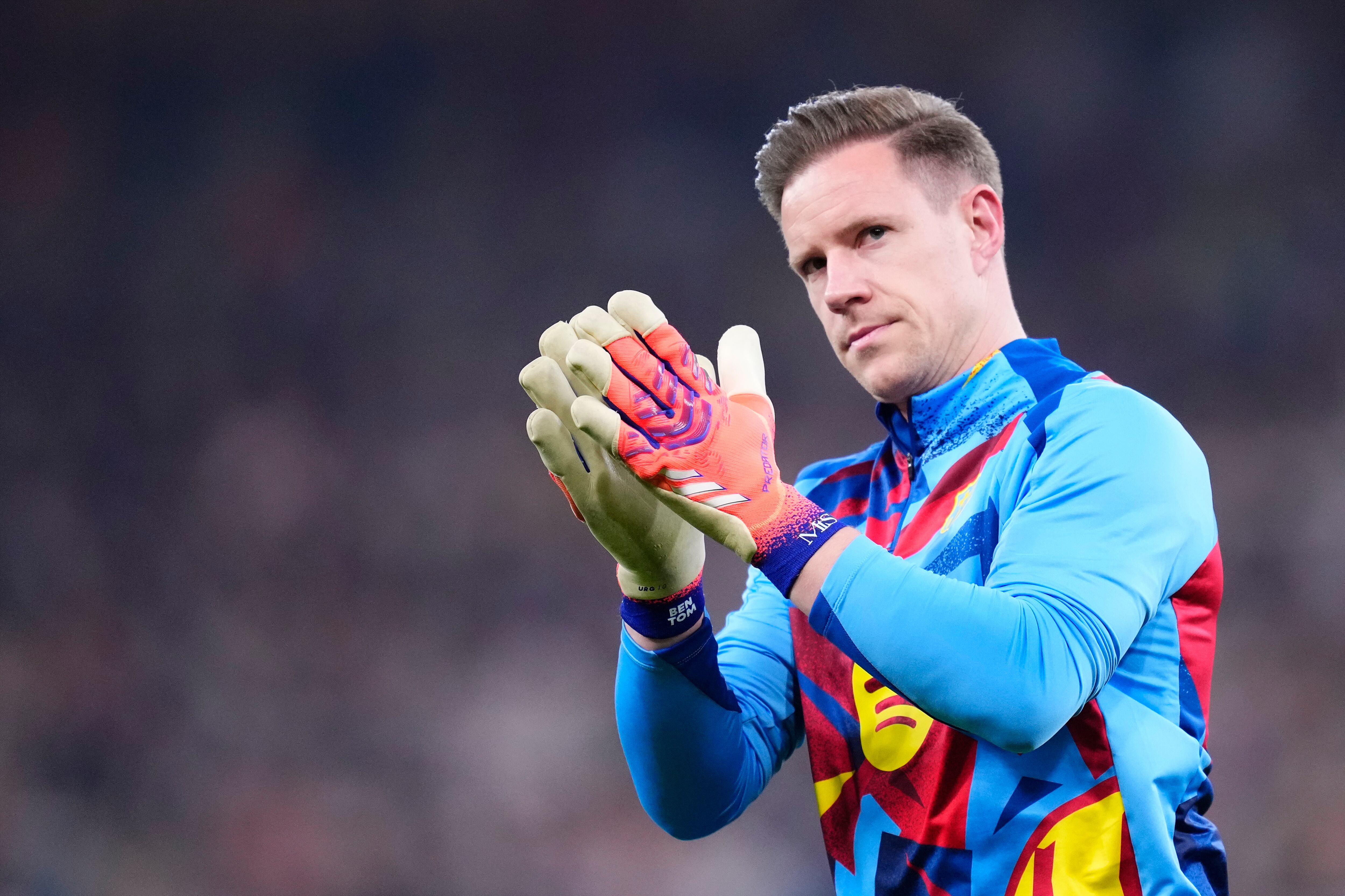 Marc-André ter Stegen aplaude al público durante un partido del Barça