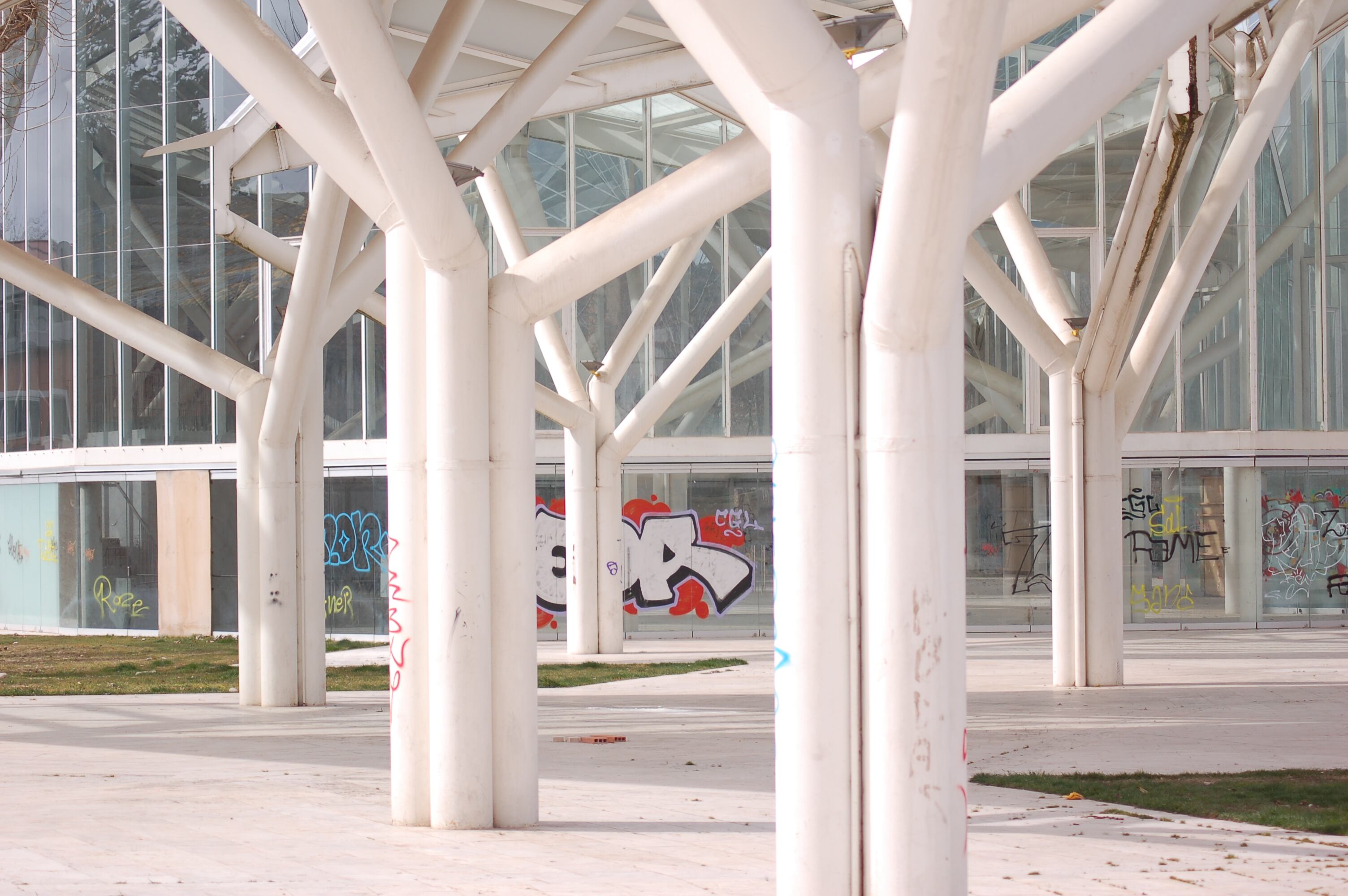 El Bosque de Acero ha sido objeto de robos y actos vandálicos en el pasado