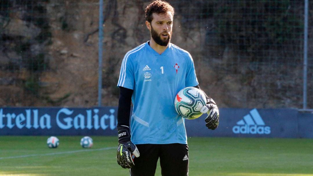 Sergio Álvarez, portero del Celta, durante un entrenamiento. 