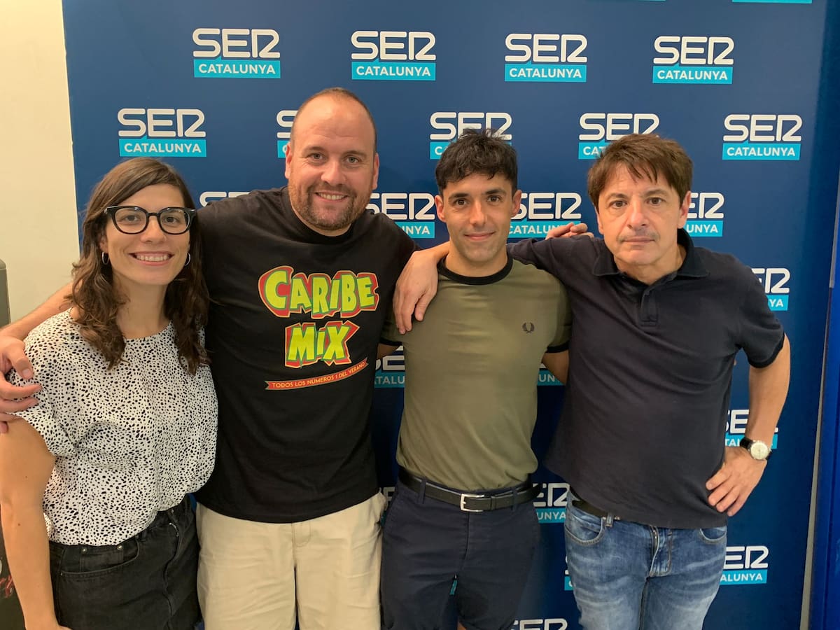 Al Mago Pop se le resiste el nudo de la corbata