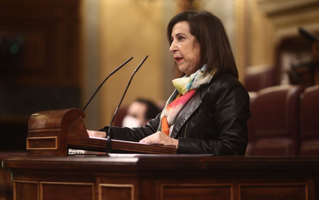 La ministra de Defensa, Margarita Robles, interviene durante una sesión plenaria en la Cámara Baja.