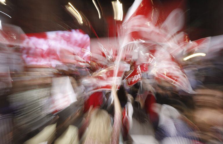 GRA752. MADRID, 07/05/2015.- Inicio de campaña electoral del PSOE en la Plaza de la Villa, en Madrid. EFE/Paco Campos