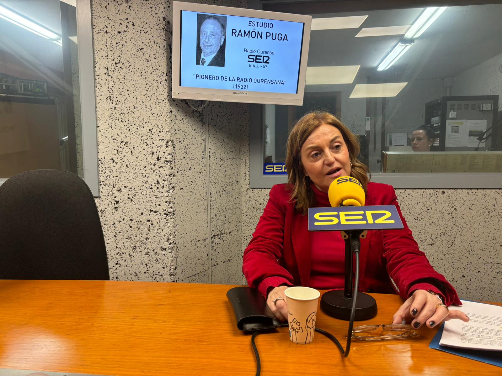 Elena Rivo, conselleira de Promoción do Emprego e Igualdade no estudio Ramón Puga, Radio Ourense