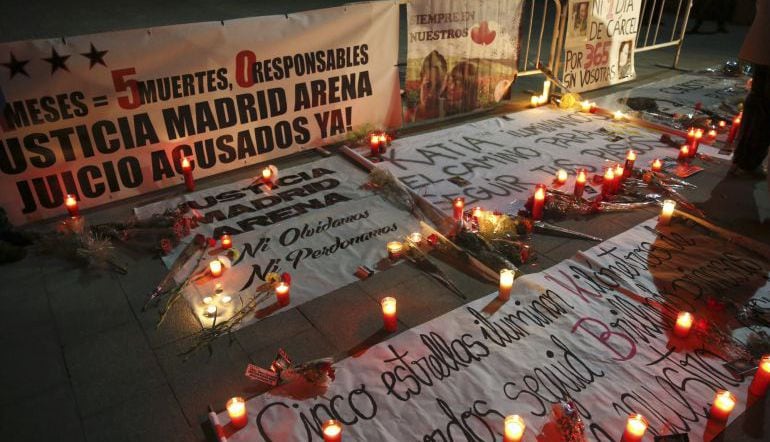 Los familiares de las víctimas del Madrid Arena siguen pidiendo el cierre de la instalación